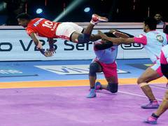 
      
      Pro Kabaddi League: Gujarat Giants beat Jaipur Pink Panthers 34-27
      
      