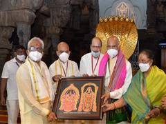 
      
      President Kovind offers prayers at Sri Venkateswara Swamy...
      
      