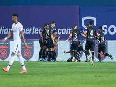 
      
       ISL: Mohun Bagan squander chance to cut gap at top with 1-1...
      
      