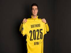 
      
      Gio Reyna signs new five-year contract with Borussia Dortmund
      
      