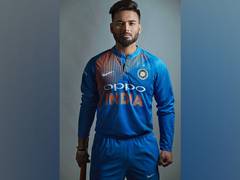 
      
      Despite World Cup snub, Pant cheers Men in Blue
      
      