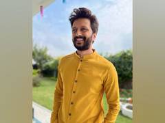 
      
      Riteish Deshmukh heads to his hometown Latur for Diwali
      
      