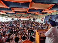 
      
      Sukhbir Badal sounds poll bugle with attack against Amarinder...
      
      
