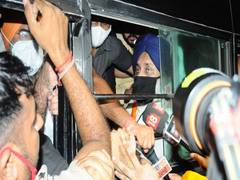
      
      Sukhbir, Harsimrat detained in Chandigarh during Kisan March
      
      