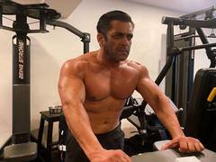 
      
      Salman Khan flaunts his chiselled chest in a new picture
      
      