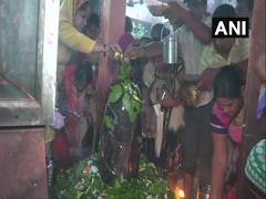 
      
      Gorakhpur: Devotees offer prayers on last Monday of 'sawan'
      
      