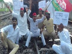 
      
      SP student wing stops train in Kanpur, demands justice for...
      
      
