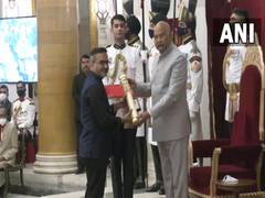 
      
      Playback singer SP Balasubrahmanyam awarded Padma Vibhushan...
      
      