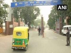 
      
      Delhi: Resident doctors at Safdarjung Hospital call off strike
      
      