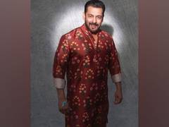 
      
      Salman Khan wishes 'Happy Diwali' to fans in dapper Kurta...
      
      