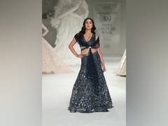 
      
      Want to know Sara Ali Khan's idea of perfect date night outfit? 
      
      