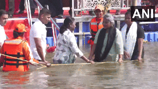 
      
      President Murmu takes holy dip at Triveni Sangam during Mahakumbh
      
      