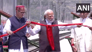 
      
      J-K: PM Modi inaugurates world's highest Railway bridge over Chen
      
      