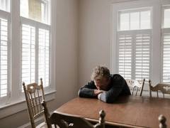 
      
      Study findings indicate how people curb unwanted thoughts
      
      