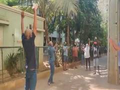 
      
      Journalists cured of COVID-19 receive warm welcome in Mumbai
      
      