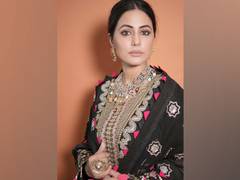
      
      Hina Khan pens emotional note for her late father
      
      