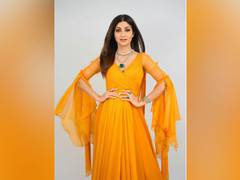 
      
      Shilpa Shetty flaunts her new hair colour
      
      