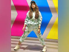 
      
      Huma Qureshi starts her Sunday with Yoga 
      
      