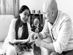 
      
      Anupam Kher meets Asha Bhosle post Lata Mangeshkar's demise
      
      