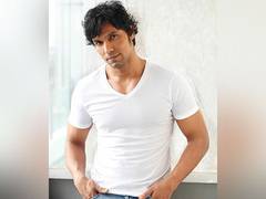 
      
      Randeep Hooda celebrates 100 days of 'Inspector Avinash'
      
      