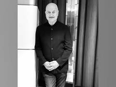
      
      Anupam Kher pays tribute to martyrs of Pulwama attack
      
      