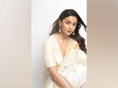 
      
      Alia Bhatt jets off to Berlin for 'Gangubai Kathiawadi' world...
      
      