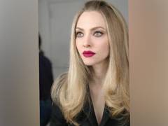 
      
      Amanda Seyfried says she regrets shooting nude scenes at 19
      
      