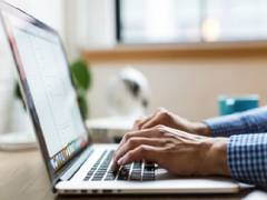
    Study finds live-streaming ads for junk food, alcohol increased during COVID pandemic
    