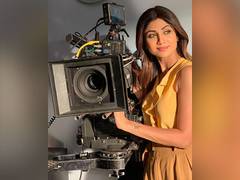 
      
      Shilpa Shetty never forgets to 'touch the camera' after...
      
      