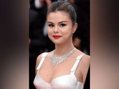 
      
      International celebrities exude glamour with platinum...
      
      