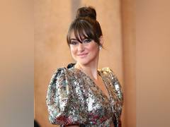 
      
      Shailene Woodley is dating Aaron Rodgers
      
      