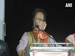 
      
      When I bow before public, Digvijaya, Kamal Nath I'm kneeling...
      
      