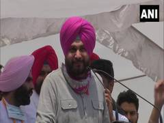
      
      Sidhu to meet Harish Rawat, KC Venugopal in Delhi today
      
      