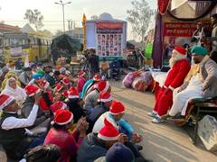 
      
      Church volunteers celebrate Christmas at Singhu border with...
      
      