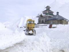 
      
      J-K: Snow clearing operation completed at Mughal Road,...
      
      