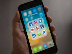 
      
      US lawmakers introduce bills to curb powers of big tech companies
      
      
