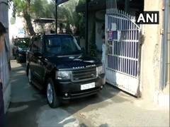 
      
      Sonia Gandhi meets DK Shivakumar in Tihar Jail
      
      