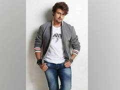 
      
      Sonu Nigam to be honoured with prestigious Padma Shri Award
      
      