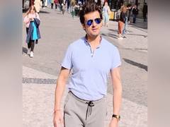 
      
      Taking cue from Sushant Singh Rajput's suicide, Sonu Nigam...
      
      