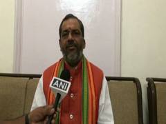 
      
      UP Minister calls Sonakshi Sinha `Dhan Pashu' for not knowing...
      
      