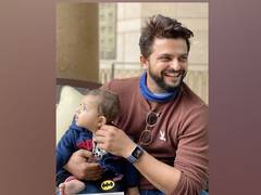 
      
      Suresh and Priyanka Raina play Santa to underprivileged kids
      
      