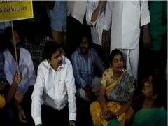 
      
      TDP leader holds sit-in protest in Krishna over three capitals row
      
      