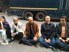 
      
      TMC leaders stage sit-in protest outside JNU, alleges denial...
      
      