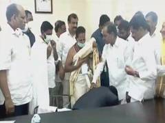 
      
      Telangana: Siddipet collector touches CM's feet, clarifies...
      
      