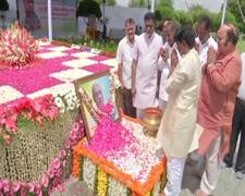 
      
      Telangana leaders offer prayers on PV Narasimha Rao's 98th...
      
      