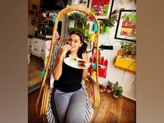 
      
      Taapsee Pannu preps for 'Rashmi Rocket' by feasting on...
      
      
