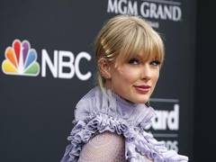 
    Taylor Swift coming up with 'Lover' inspired clothing line
    