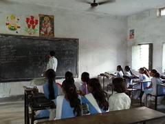 
    Teachers' praise boost good behaviour in students: Study
    