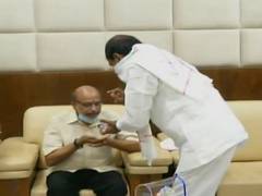 
      
      Telangana CM honours poet Rama Chandramouli with Kaloji Award 
      
      