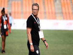 
      
      Find a playing style that suits your players: Dennerby advise...
      
      